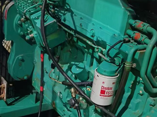 平阳如何确定新的发电机组控制系统是否与原系统兼容？